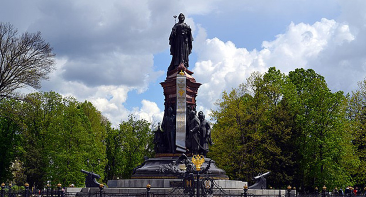 Памятник Екатерине II в Краснодаре. Фото: MrYantit https://ru.wikipedia.org Памятник Екатерине II в Краснодаре. Фото: MrYantit https://ru.wikipedia.org