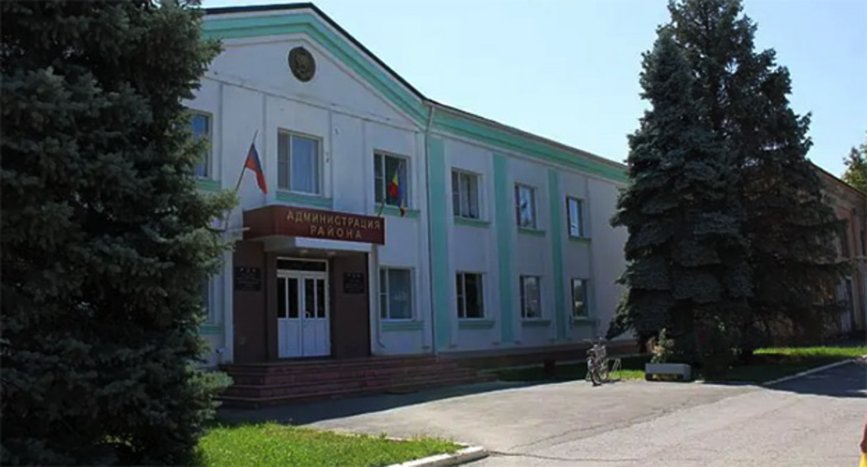 Здание администрации Зимовниковского района. Фото https://www.donnews.ru/ Здание администрации Зимовниковского района. Фото https://www.donnews.ru/