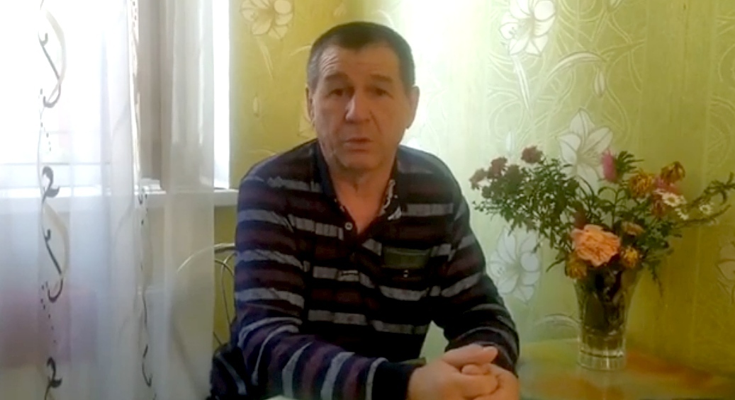 Виктор Краснобородько рассказывает о том, как его пытали. Кадр видео "Команды против пыток" https://pytkam.net/ Виктор Краснобородько рассказывает о том, как его пытали. Кадр видео "Команды против пыток" https://pytkam.net/