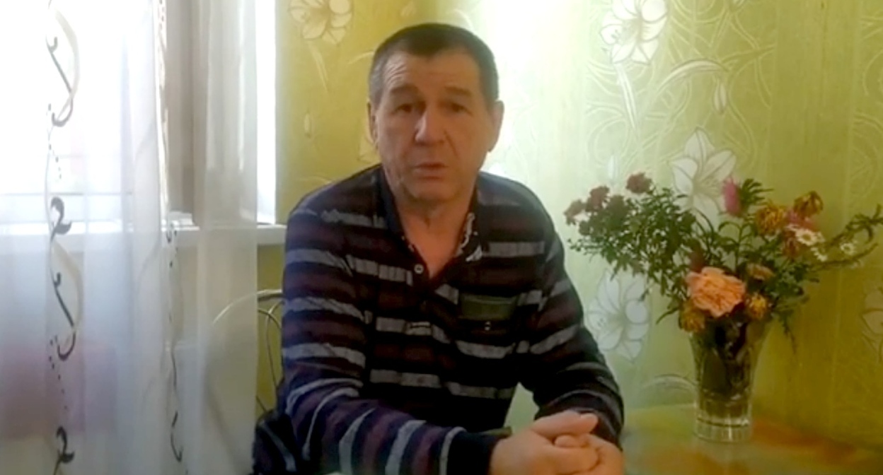 Виктор Краснобородько рассказывает о том, как его пытали. Кадр видео "Команды против пыток" https://pytkam.net/ Виктор Краснобородько рассказывает о том, как его пытали. Кадр видео "Команды против пыток" https://pytkam.net/