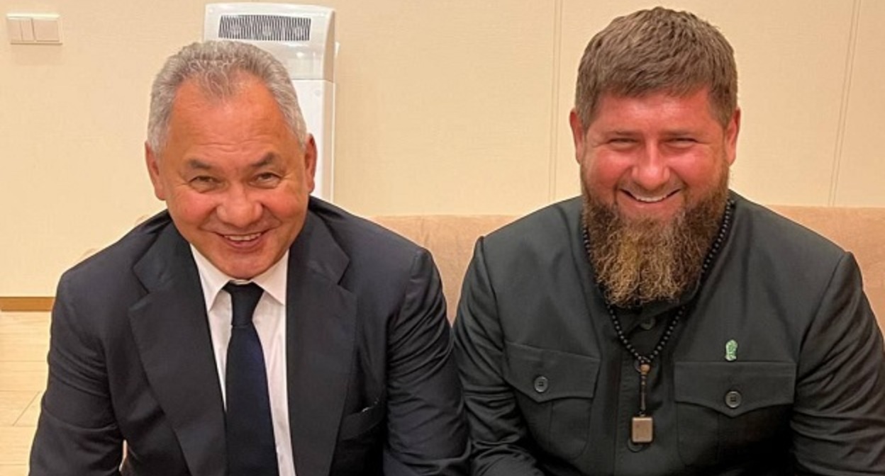 Сергей Шойгу и Рамзан Кадыров. Фото из публикации в Telegram-канале Кадырова от 6 августа 2022 года t.me/RKadyrov_95/2660 Сергей Шойгу и Рамзан Кадыров. Фото из публикации в Telegram-канале Кадырова от 6 августа 2022 года t.me/RKadyrov_95/2660