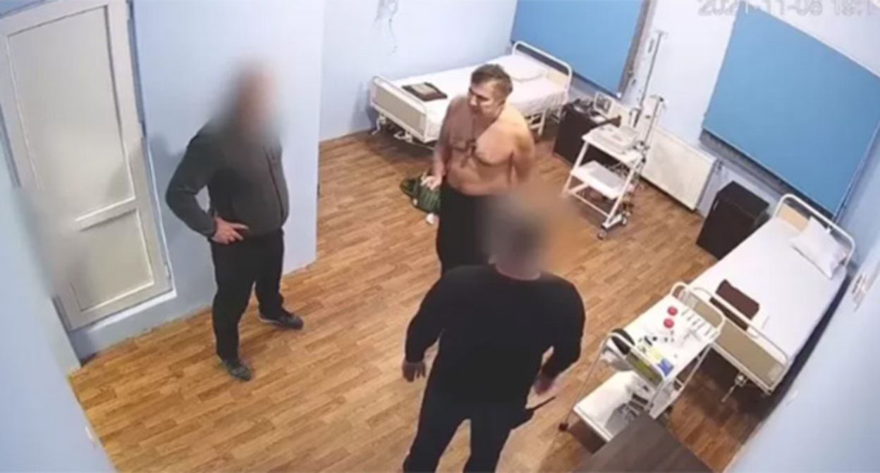 Михаил Саакашвили в тюремной больнице. ФОТО: FACEBOOK.COM/SAAKASHVILIMIKHEIL Михаил Саакашвили в тюремной больнице. ФОТО: FACEBOOK.COM/SAAKASHVILIMIKHEIL
