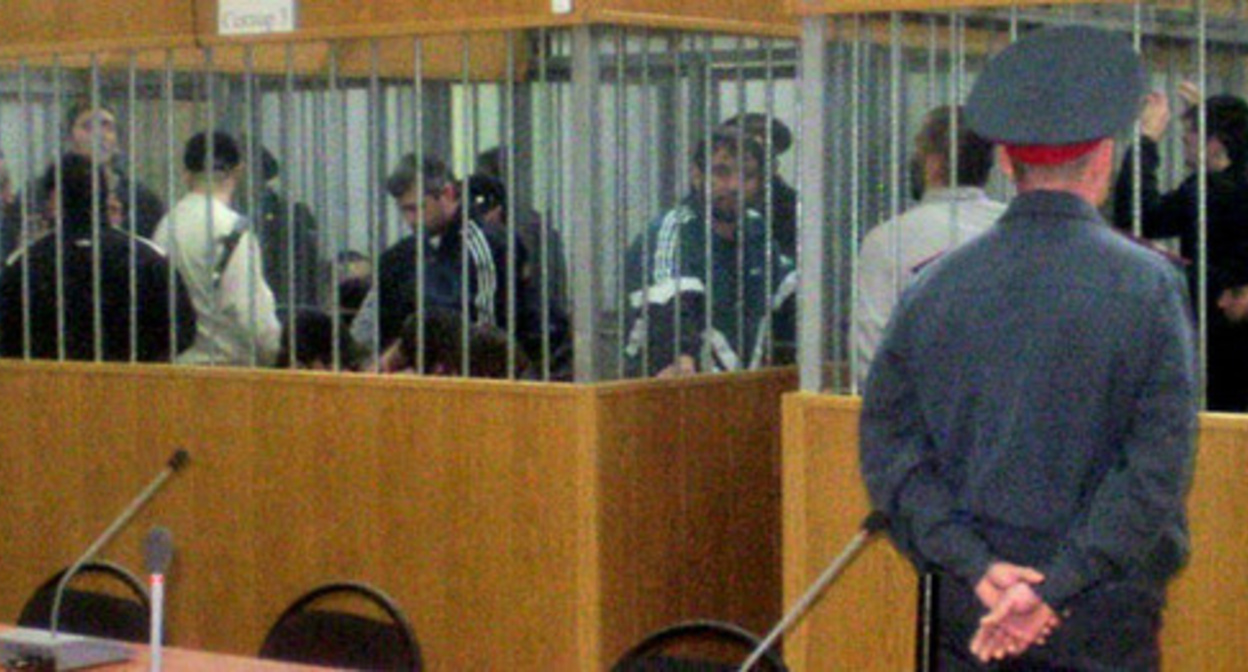 В зале Верховного суда КБР во время слушания по делу нападения на Нальчик, 2009 год. Фото Людмилы Маратовой для "Кавказского узла" В зале Верховного суда КБР во время слушания по делу нападения на Нальчик, 2009 год. Фото Людмилы Маратовой для "Кавказского узла"