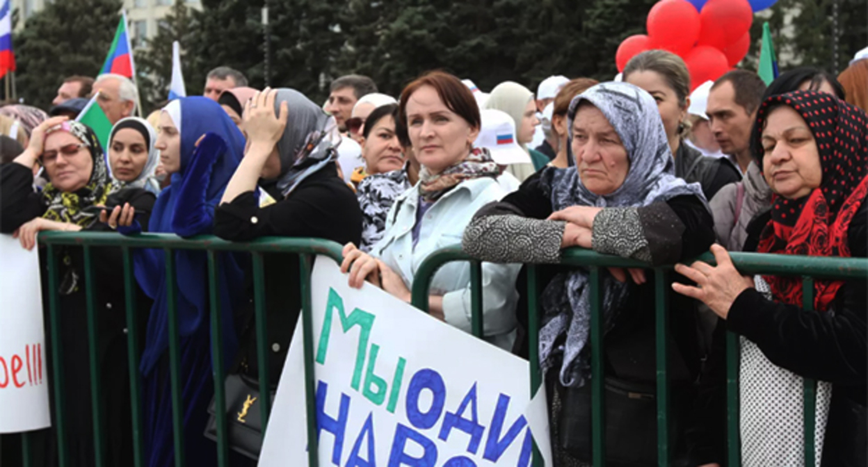 Митинг в день рождения Путина в Махачкале. 7 октября 2022 г. Фото: Руслан Алибеков https://chernovik.net Митинг в день рождения Путина в Махачкале. 7 октября 2022 г. Фото: Руслан Алибеков https://chernovik.net