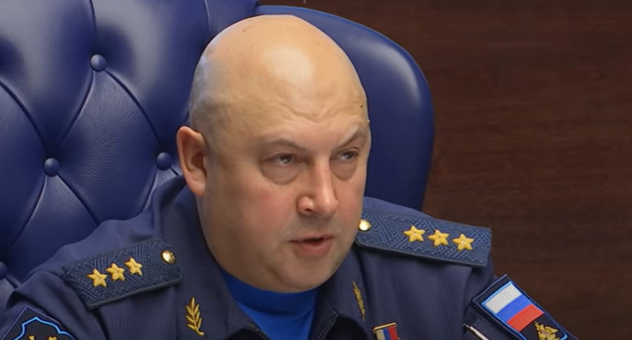 Сергей Суровикин. Стоп-кадр видео, опубликованного в YouTube-канале Минобороны, https://www.youtube.com/watch?v=2E6gtm78TMA Сергей Суровикин. Стоп-кадр видео, опубликованного в YouTube-канале Минобороны, https://www.youtube.com/watch?v=2E6gtm78TMA