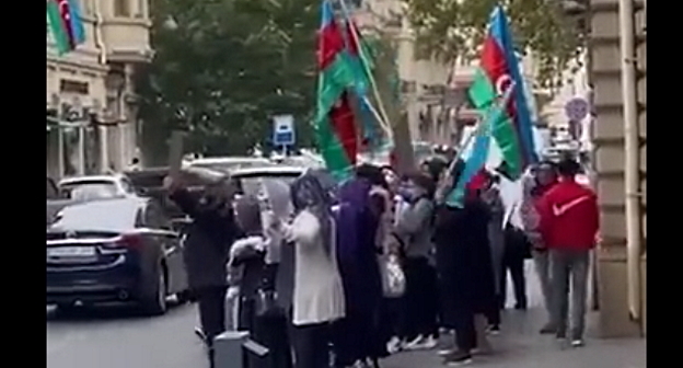 Пикет перед посольством Франции в Баку, стоп-кадр видео https://news.day.az/politics/1503740.html Пикет перед посольством Франции в Баку, стоп-кадр видео https://news.day.az/politics/1503740.html