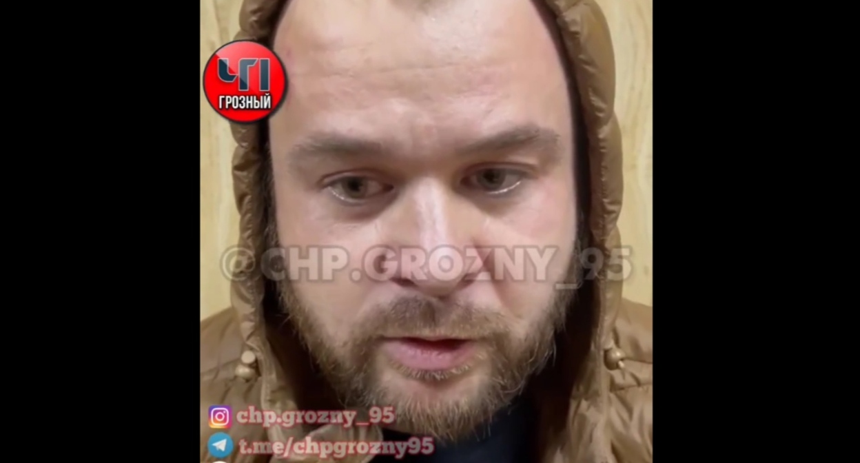 Турист приносит извинение за слова о чеченцах. Кадр видео из Instagram*-паблика "ЧП/Грозный № 1" https://www.instagram.com/p/CjwfWyypvJE/ Турист приносит извинение за слова о чеченцах. Кадр видео из Instagram*-паблика "ЧП/Грозный № 1" https://www.instagram.com/p/CjwfWyypvJE/