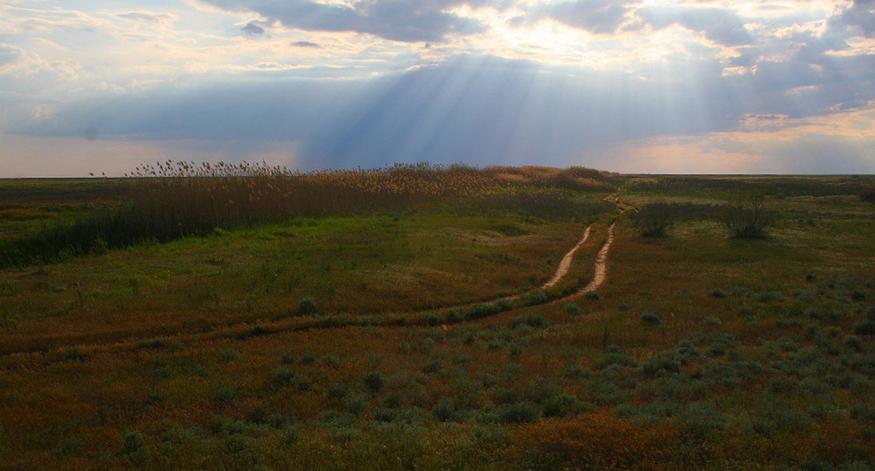 Черноземельский район Калмыкии. Фото: Анастасия Евсеева https://ru.wikipedia.org Черноземельский район Калмыкии. Фото: Анастасия Евсеева https://ru.wikipedia.org