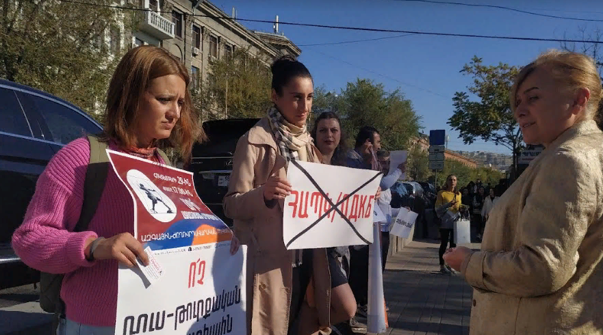 Акция сторонников НДП в Ереване. Фото Армине Мартиросян для "Кавказского узла".
Акция сторонников НДП в Ереване. Фото Армине Мартиросян для "Кавказского узла".