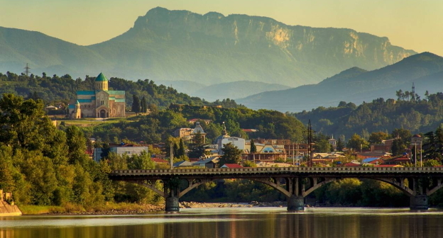 Кутаиси, фото: https://ru.wikipedia.org/wiki/%D0%9A%D1%83%D1%82%D0%B0%D0%B8%D1%81%D0%B8 Кутаиси, фото: https://ru.wikipedia.org/wiki/%D0%9A%D1%83%D1%82%D0%B0%D0%B8%D1%81%D0%B8