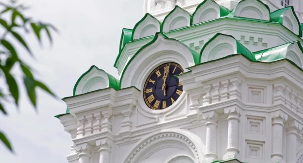 Часы в Астраханском Кремле, фото: astnews-ru.livejournal.com Часы в Астраханском Кремле, фото: astnews-ru.livejournal.com