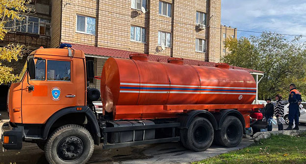 Машина с питьевой водой в Каменске-Шахтинском. Фото: https://kamensk24.ru/ Машина с питьевой водой в Каменске-Шахтинском. Фото: https://kamensk24.ru/