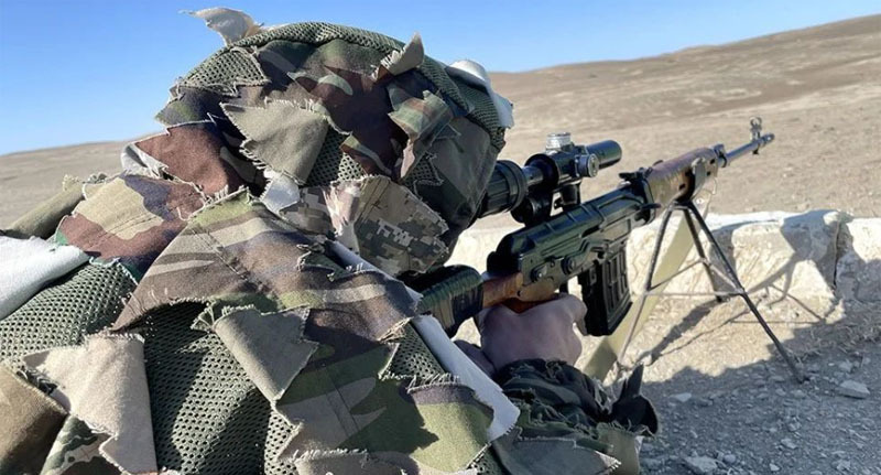 Азербайджанский военный на огневой позиции. Фото: Минобороны Азербайджана https://www.instagram.com/p/CgCWIbCDDtM/ Азербайджанский военный на огневой позиции. Фото: Минобороны Азербайджана https://www.instagram.com/p/CgCWIbCDDtM/