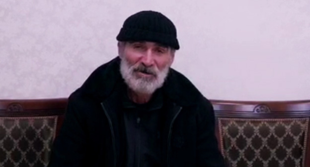 Кадр видеообращения отца Магомед-Али Султанова
t.me/kayakentrayon/3848