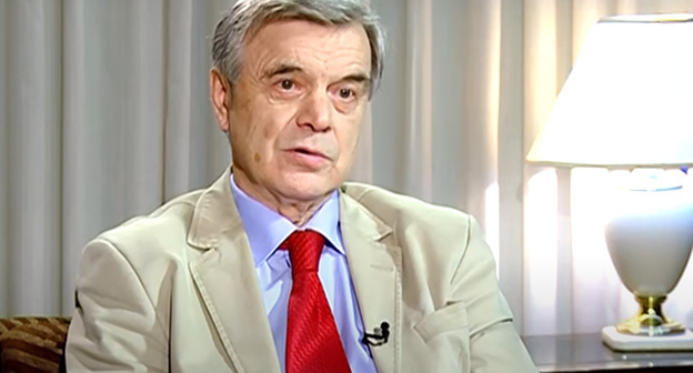 Руслан Хасбулатов. Cкриншот видео Youtube.com Руслан Хасбулатов. Cкриншот видео Youtube.com