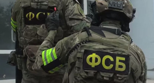 Сотрудники ФСБ. Скриншот видео You Tube https://www.yugopolis.ru Сотрудники ФСБ. Скриншот видео You Tube https://www.yugopolis.ru