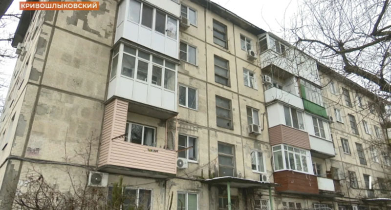 Дом 4 по Кривошлыковскому переулку. Стоп-кадр видео 1rostov.tv Дом 4 по Кривошлыковскому переулку. Стоп-кадр видео 1rostov.tv