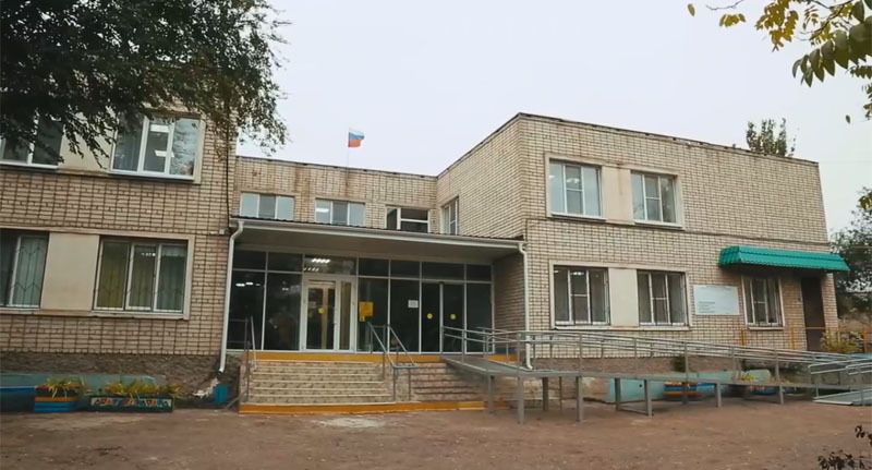 Текущее здание школы-интерната №7 в Астрахани. Стопкадр из видео https://vk.com/wall27820300_1611 Текущее здание школы-интерната №7 в Астрахани. Стопкадр из видео https://vk.com/wall27820300_1611