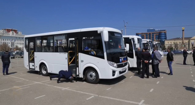 Автобусы в Грозном. Фото: "Грозный-Информ" https://www.grozny-inform.ru Автобусы в Грозном. Фото: "Грозный-Информ" https://www.grozny-inform.ru