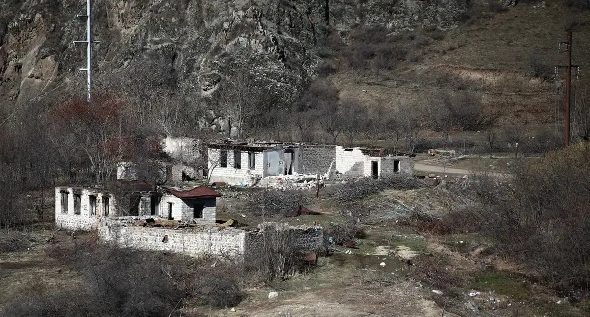 Разрушенные дома в Бердзоре (Лачин). Февраль 2021 года. Фото Азиза Каримова для "Кавказского узла" Разрушенные дома в Бердзоре (Лачин). Февраль 2021 года. Фото Азиза Каримова для "Кавказского узла"