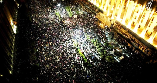 Акция протеста перед зданием парламента Грузии. 9 марта 2023 г. Скриншот https://t.me/Tbilisi_life/16813 Акция протеста перед зданием парламента Грузии. 9 марта 2023 г. Скриншот https://t.me/Tbilisi_life/16813
