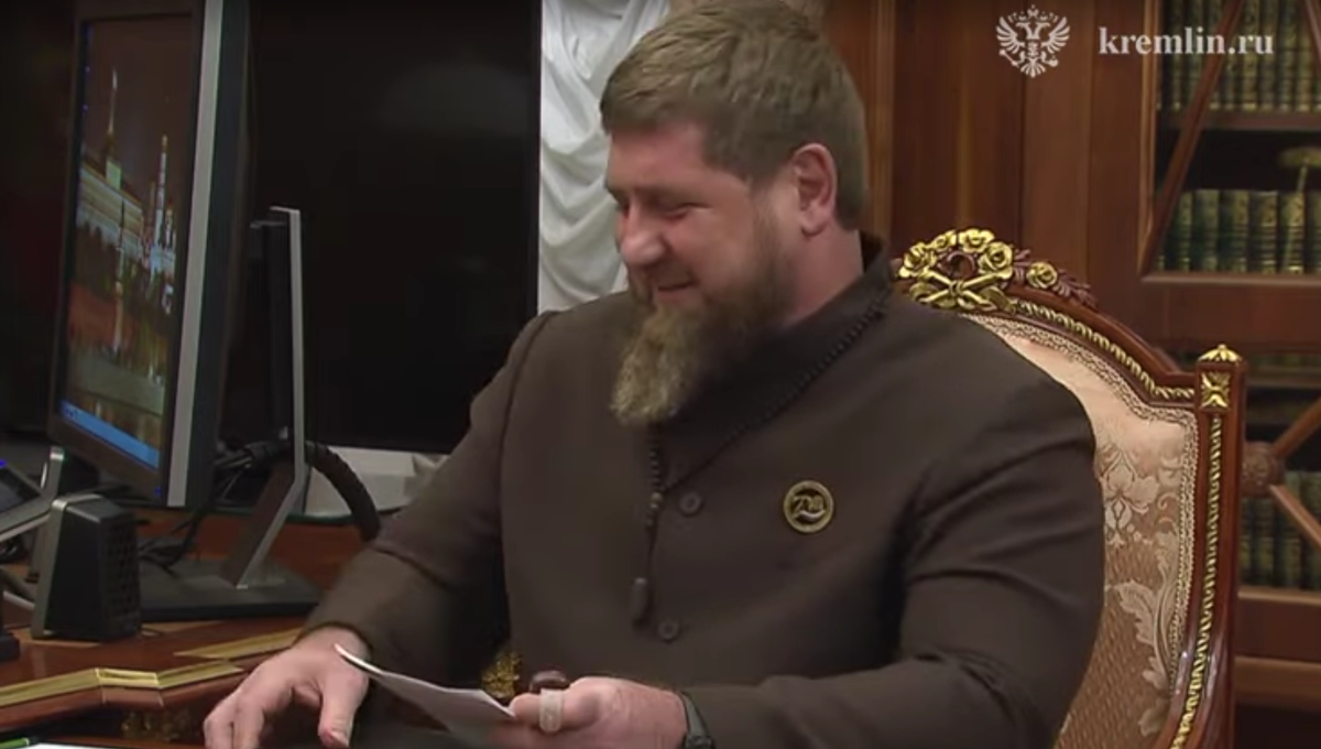 Кадыров на встрече с президентом России 13.03.23. Стоп-кадр видео YouTube-канала AKIpress news, https://www.youtube.com/watch?v=crvY6fuG92U
