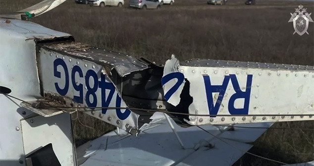 Легкомоторный двухместный самолет "Беркут" RA-0485G потерпел крушение при взлете с поля в поселке Стандартный Среднеахтубинского района. Фото: Северо-Западное следственное Управление на транспорте СК
Легкомоторный двухместный самолет "Беркут" RA-0485G потерпел крушение при взлете с поля в поселке Стандартный Среднеахтубинского района. Фото: Северо-Западное следственное Управление на транспорте СК