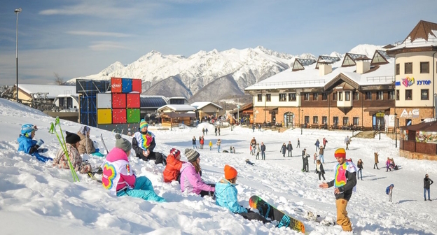 Лыжники в Красной Поляне, фото: funsochi.ru Лыжники в Красной Поляне, фото: funsochi.ru
