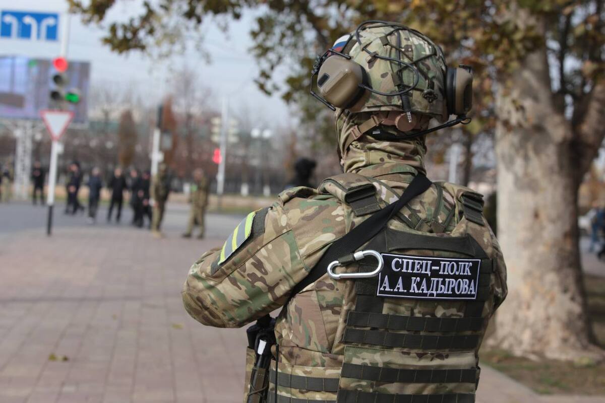 Сотрудник силовых структур. Фото: https://chechnyatoday.com/ Сотрудник силовых структур. Фото: https://chechnyatoday.com/