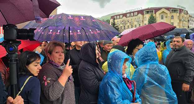 Митинг сторонников экс-главы Армии обороны и бывшего секретаря Совбеза Нагорного Карабаха Самвела Бабаяна в Степанакерте. Нагорный Карабах. 15 мая 2023 г. Фото Алвард Григорян для "Кавказского узла" Митинг сторонников экс-главы Армии обороны и бывшего секретаря Совбеза Нагорного Карабаха Самвела Бабаяна в Степанакерте. Нагорный Карабах. 15 мая 2023 г. Фото Алвард Григорян для "Кавказского узла"