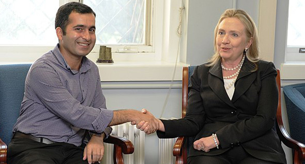 Бахтияр Гаджиев и Хиллари Клинтон. Фото: U.S. Department of StateFollow
Secretary Clinton Meets With Bakhtiyar Hajiyev https://www.flickr.com/ Бахтияр Гаджиев и Хиллари Клинтон. Фото: U.S. Department of StateFollow
Secretary Clinton Meets With Bakhtiyar Hajiyev https://www.flickr.com/