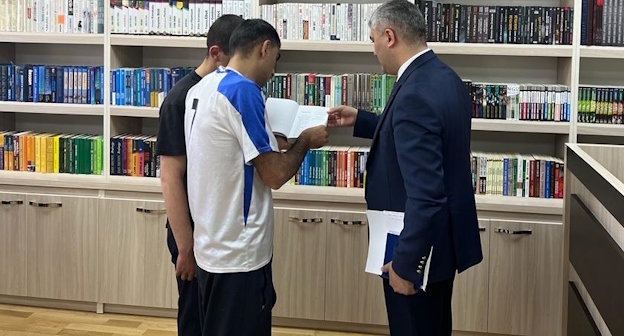 Удерживаемые в Азербайджане армянские солдаты (слева), фото: пресс-служба омбудсмена Азербайджана. Удерживаемые в Азербайджане армянские солдаты (слева), фото: пресс-служба омбудсмена Азербайджана.
