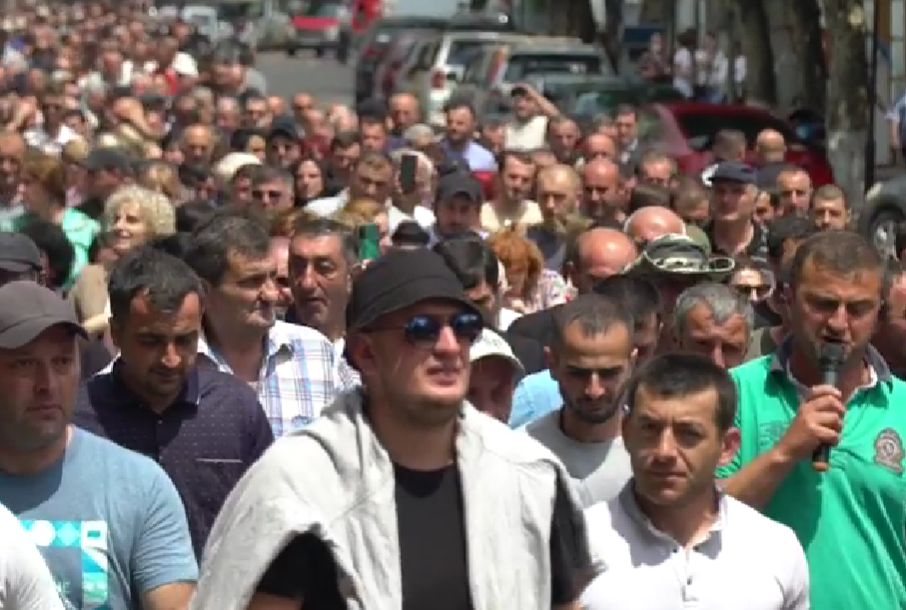 Марш шахтеров в Чиатуре. Стоп-кадр видео телекомпании "Мауцкебели" от 15.06.23, https://www.facebook.com/mautskebeli.ge/videos/1642231442909728 (деятельность компании Meta (владеет Facebook, Instagram и WhatsApp) Марш шахтеров в Чиатуре. Стоп-кадр видео телекомпании "Мауцкебели" от 15.06.23, https://www.facebook.com/mautskebeli.ge/videos/1642231442909728 (деятельность компании Meta (владеет Facebook, Instagram и WhatsApp)