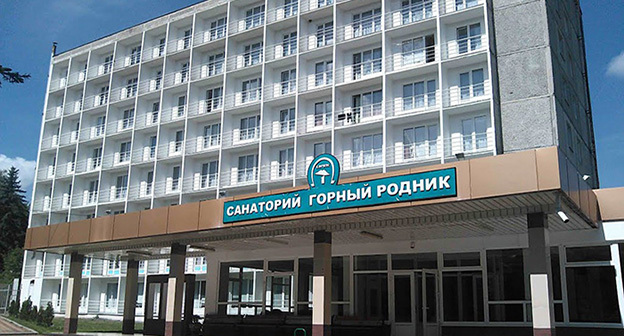 Санаторий "Горный родник. Фото: https://www.sangorrodnik.ru/photo-seasons.html Санаторий "Горный родник. Фото: https://www.sangorrodnik.ru/photo-seasons.html