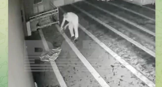 Кадр видео Baza с сожжением Корана https://t.me/s/bazabazon/19123 Кадр видео Baza с сожжением Корана https://t.me/s/bazabazon/19123