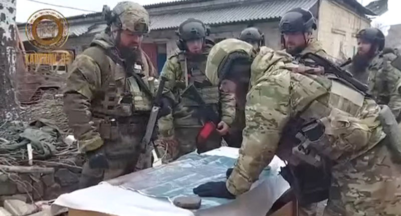 Военнослужащие из Чечни в зоне проведения СВО. Стоп-кадр из видео https://vk.com/video/@ramzan?z=video279938622_456245239%2Fpl_279938622_-2 Военнослужащие из Чечни в зоне проведения СВО. Стоп-кадр из видео https://vk.com/video/@ramzan?z=video279938622_456245239%2Fpl_279938622_-2