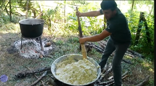 Мамалыга для Ацуныхуа, 2022 г. 
Скриншот видео https://youtube.com/@Black_Jarl