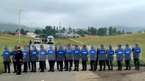 Скриншот видерепортажа Мейдан.тв https://www.meydan.tv/ru/article/sobytiya-v-sele-soyudlu-gedabekskogo-rajona-obshirnyj-reportazh/