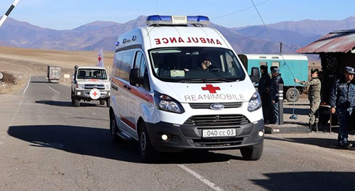 Машины Красного Креста
https://artsakhpress.am/rus/news/175192/eshche-dvukh-pacientov-pereveli-v-razniye-medicinskie-centriy-ra.html