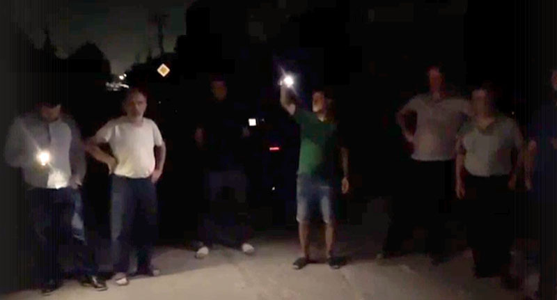 Жители поселка Новый Кяхулай. Стопкадр из видео https://vk.com/wall-74219800_2027278 Жители поселка Новый Кяхулай. Стопкадр из видео https://vk.com/wall-74219800_2027278