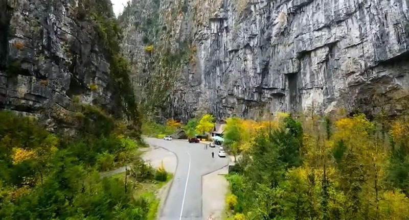 Юпшарский каньон. Стопкадр из видео https://www.youtube.com/watch?v=S45VI-c7TBg Юпшарский каньон. Стопкадр из видео https://www.youtube.com/watch?v=S45VI-c7TBg