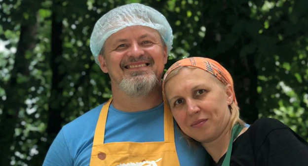 Семья сочинских фермеров Александр Блинов и Елена Пугачева, фото предоставлено Еленой Пугачевой. Семья сочинских фермеров Александр Блинов и Елена Пугачева, фото предоставлено Еленой Пугачевой.