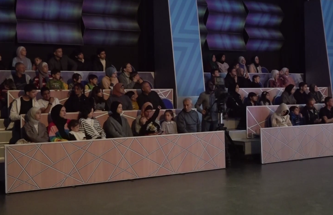 Палестинские беженцы на встрече с Дудаевым. Стоп-кадр видео из Telegram-канала Ахмеда Дудаева от 03.12.23, https://t.me/akhmeddudaev/2574
