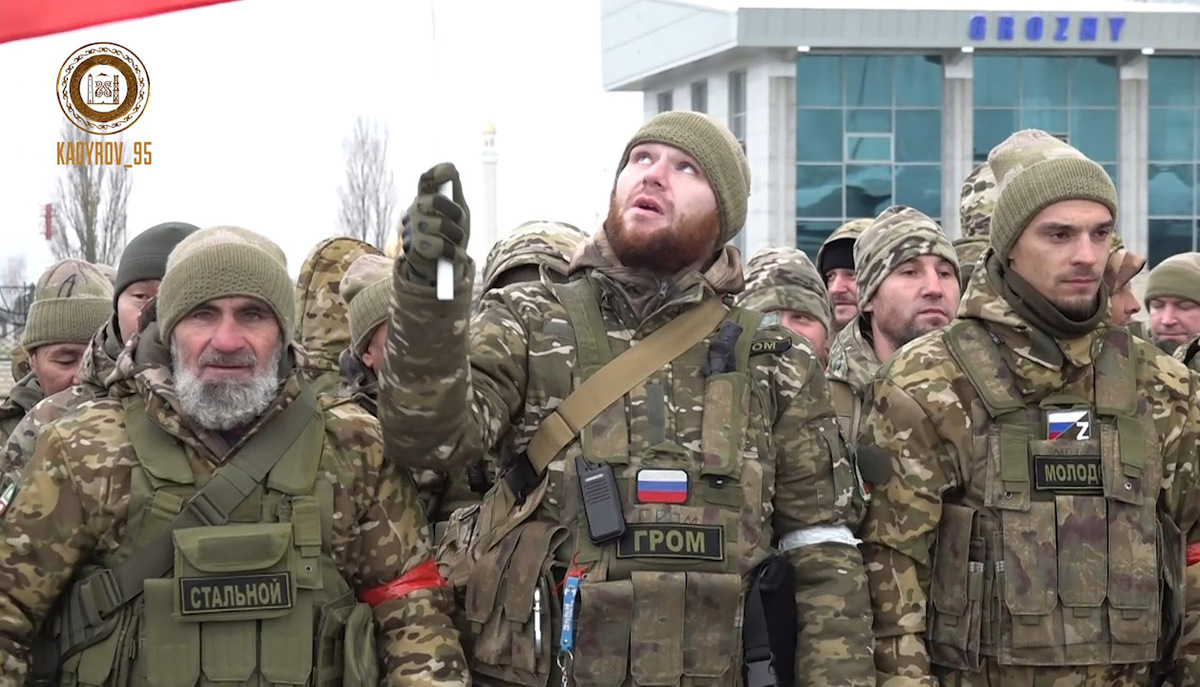 Добровольцы перед отправкой на Украину. Скриншот видео https://t.me/RKadyrov_95/4294 Добровольцы перед отправкой на Украину. Скриншот видео https://t.me/RKadyrov_95/4294