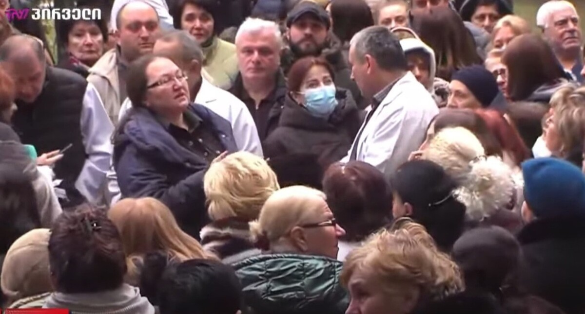 Акция сотрудников Республиканской больницы в Тбилиси. Фото: https://ru.netgazeti.ge/58430/ Акция сотрудников Республиканской больницы в Тбилиси. Фото: https://ru.netgazeti.ge/58430/