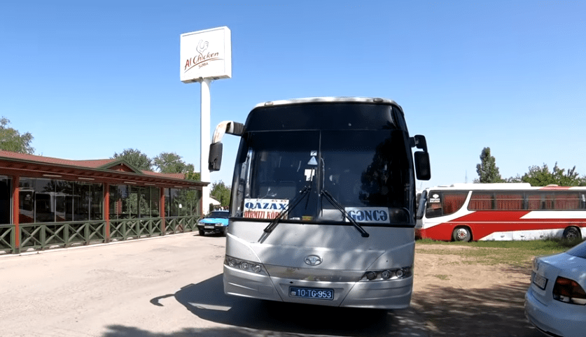 Туравтобусы в Азербайджане, стоп-кадр видео из YouTube-канала Travel Forever, https://www.youtube.com/watch?v=2oE4jzv4Xn8&t=2213s
