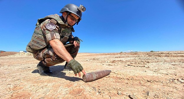 неразорвавшийся артиллерийский снаряд. Фото https://ru.apa.az/proisshestvie/v-xyzy-naiden-snaryad-video-580024 неразорвавшийся артиллерийский снаряд. Фото https://ru.apa.az/proisshestvie/v-xyzy-naiden-snaryad-video-580024