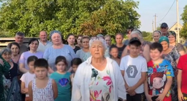 Жители Урвани выступили против строительства мусорного завода. 5 августа 2024 г. Скриншот видео https://www.youtube.com/watch?v=gyKX4T1PnO Жители Урвани выступили против строительства мусорного завода. 5 августа 2024 г. Скриншот видео https://www.youtube.com/watch?v=gyKX4T1PnO