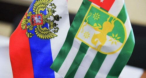Флаги Абхазии и России. Фото: https://fish.gov.ru
