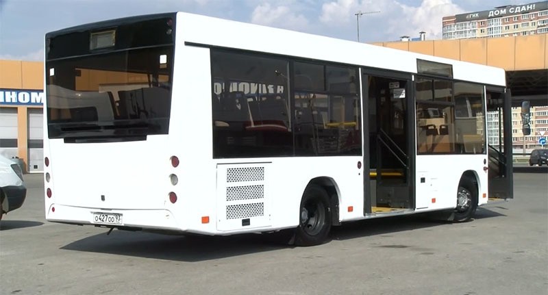 Автобус в Краснодаре. Кадр из видео https://www.youtube.com/watch?v=6fbY3bCcrVI Автобус в Краснодаре. Кадр из видео https://www.youtube.com/watch?v=6fbY3bCcrVI